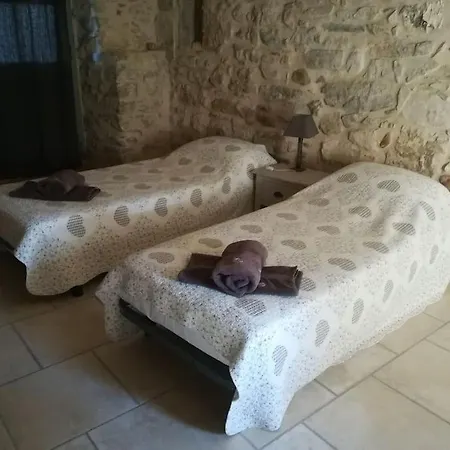 De Charme 80 M², Piscine, Proche D'uzes. Сasa de vacaciones