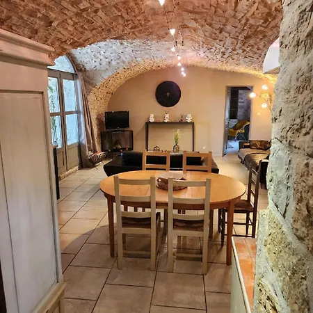 De Charme 80 M², Piscine, Proche D'uzes. Сasa de vacaciones