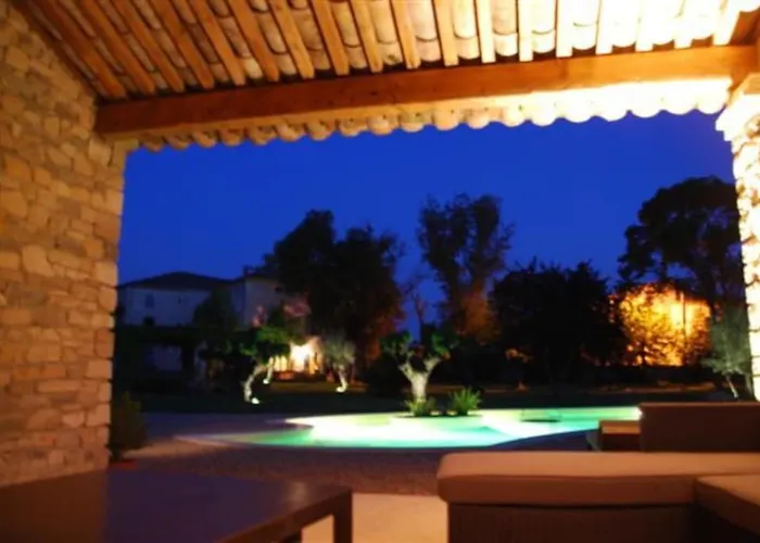 De Charme 80 M², Piscine, Proche D'uzes.