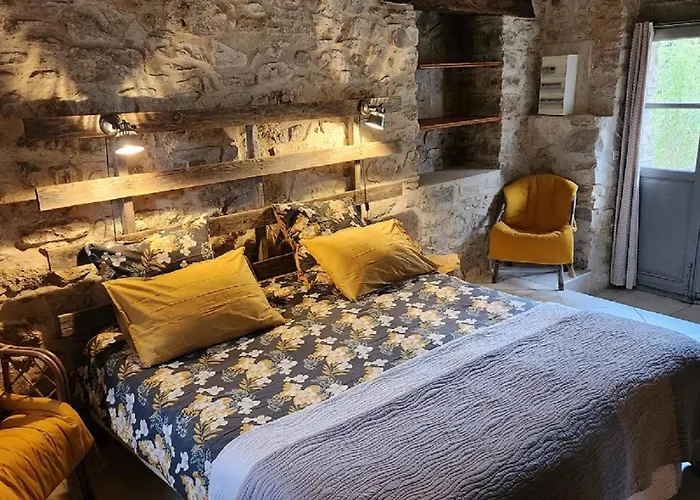 펜션 De Charme 80 M², Piscine, Proche D'uzes. *