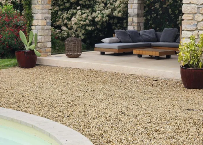 펜션 De Charme 80 M², Piscine, Proche D'uzes. *